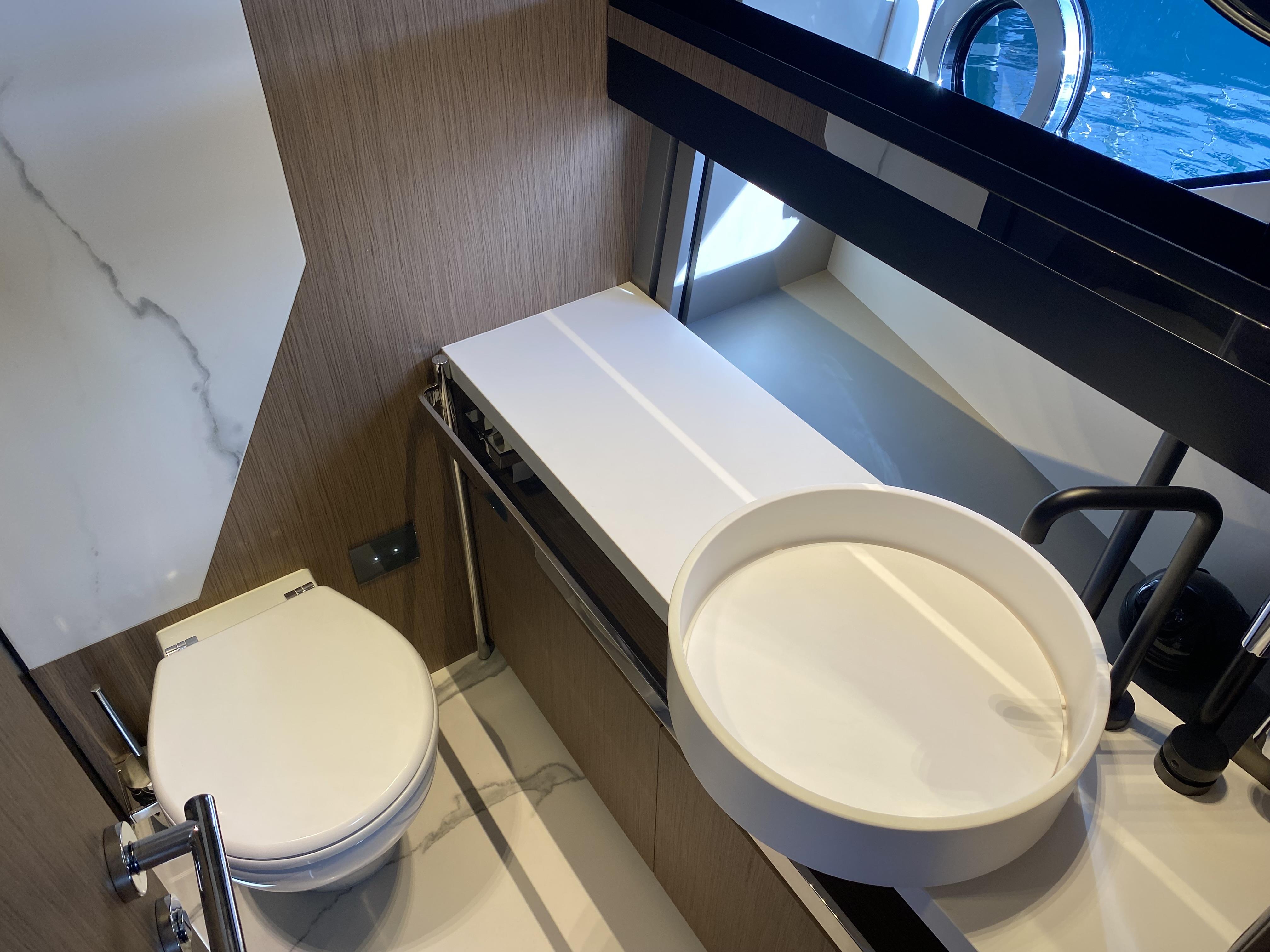 2022 FERRETTI YACHTS 720 